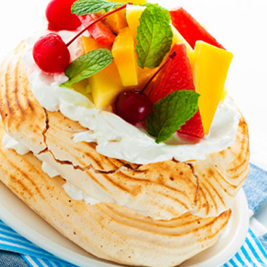 Pavlova with Mixed Fruits